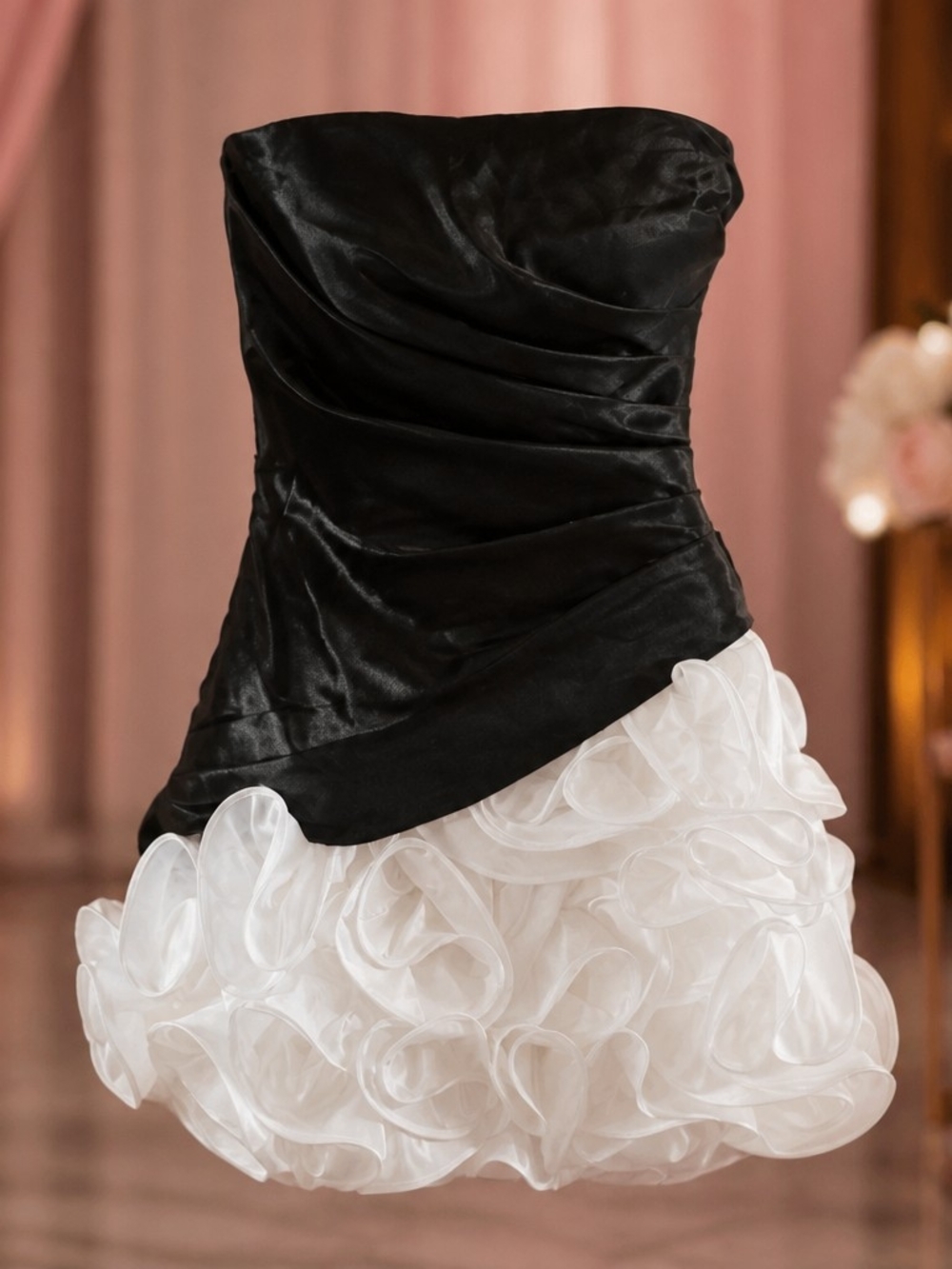Homecoming Onyx Vintage Y2K Black White Strapless Rosette Mini Dress Sz 4 4061